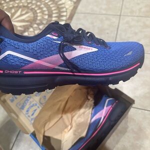 Brand New! Women’s 10.5 Ghosts 15 Brooks